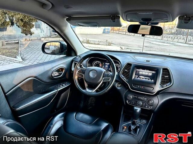 Джип Cherokee, об'ємом двигуна 24 л та пробігом 140 тис. км за 15999 $, фото 9 на Automoto.ua