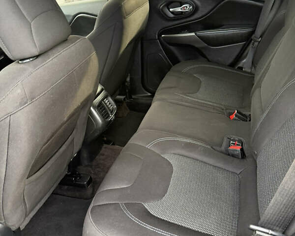 Джип Cherokee, об'ємом двигуна 2.4 л та пробігом 199 тис. км за 14000 $, фото 9 на Automoto.ua