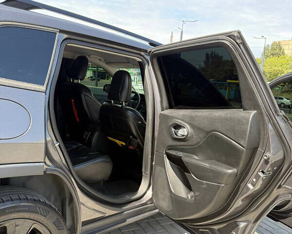 Джип Cherokee, об'ємом двигуна 2.36 л та пробігом 214 тис. км за 15999 $, фото 7 на Automoto.ua