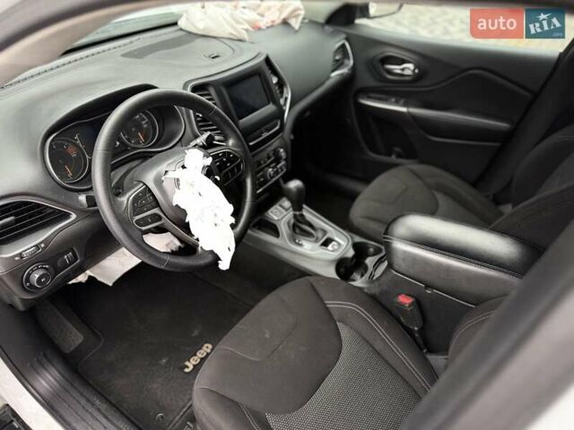 Джип Cherokee, об'ємом двигуна 2.36 л та пробігом 183 тис. км за 9999 $, фото 15 на Automoto.ua