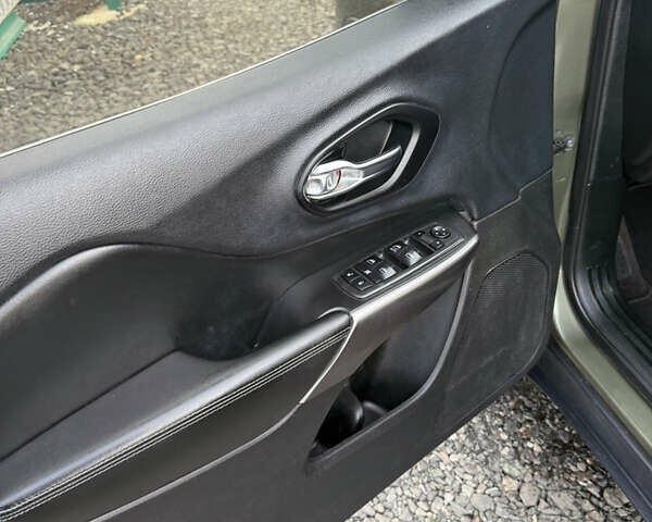 Джип Cherokee, об'ємом двигуна 2.4 л та пробігом 199 тис. км за 14000 $, фото 11 на Automoto.ua