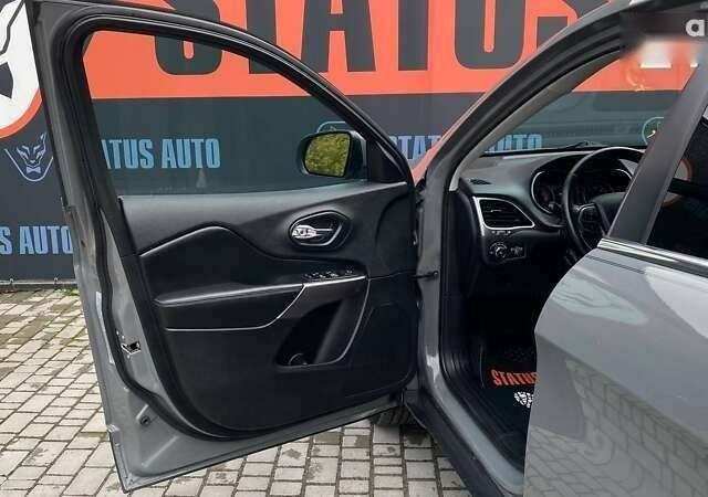 Джип Cherokee, об'ємом двигуна 3.2 л та пробігом 125 тис. км за 19000 $, фото 15 на Automoto.ua