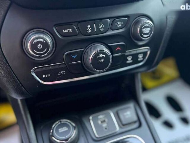 Джип Чероки, объемом двигателя 2.4 л и пробегом 89 тыс. км за 17300 $, фото 20 на Automoto.ua