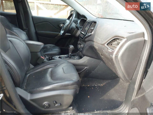 Джип Чероки, объемом двигателя 2.36 л и пробегом 160 тыс. км за 2800 $, фото 6 на Automoto.ua