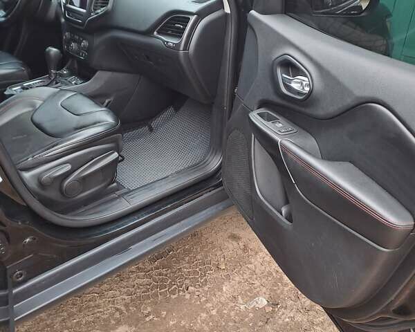 Джип Cherokee, об'ємом двигуна 3.2 л та пробігом 85 тис. км за 19000 $, фото 6 на Automoto.ua