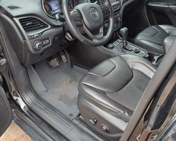Джип Cherokee, об'ємом двигуна 3.2 л та пробігом 85 тис. км за 19000 $, фото 1 на Automoto.ua