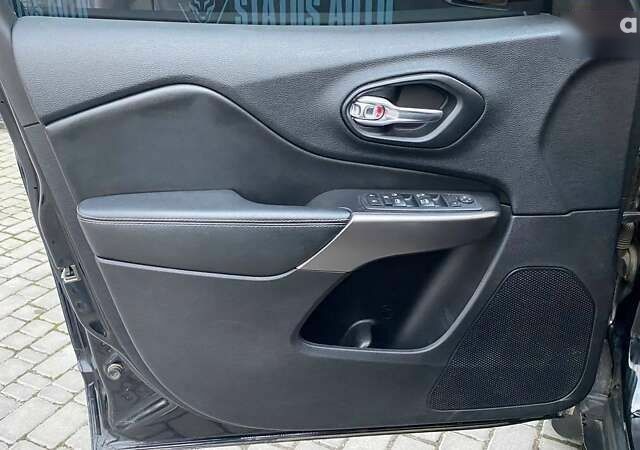 Джип Cherokee, об'ємом двигуна 0 л та пробігом 142 тис. км за 17000 $, фото 13 на Automoto.ua