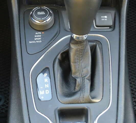 Джип Cherokee, об'ємом двигуна 2.4 л та пробігом 65 тис. км за 18300 $, фото 25 на Automoto.ua