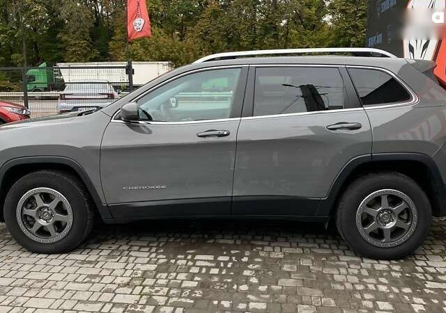 Джип Cherokee, об'ємом двигуна 3.2 л та пробігом 125 тис. км за 19000 $, фото 5 на Automoto.ua