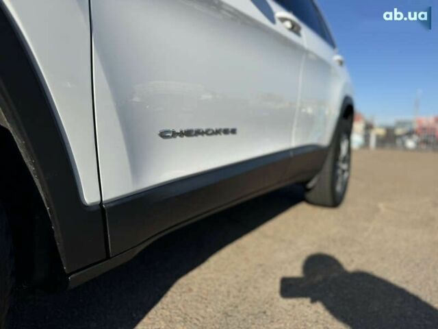 Джип Чероки, объемом двигателя 2.4 л и пробегом 230 тыс. км за 15300 $, фото 9 на Automoto.ua