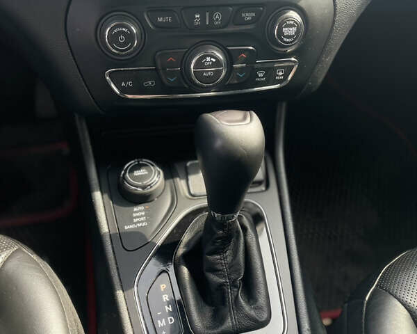 Джип Cherokee, об'ємом двигуна 2 л та пробігом 104 тис. км за 16000 $, фото 27 на Automoto.ua