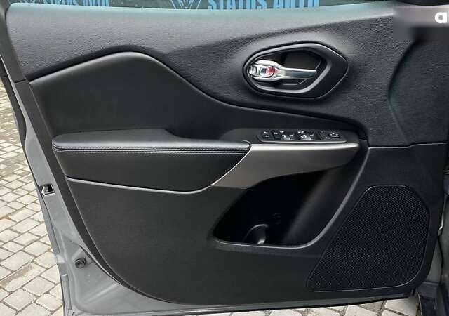 Джип Cherokee, об'ємом двигуна 3.2 л та пробігом 125 тис. км за 19000 $, фото 14 на Automoto.ua