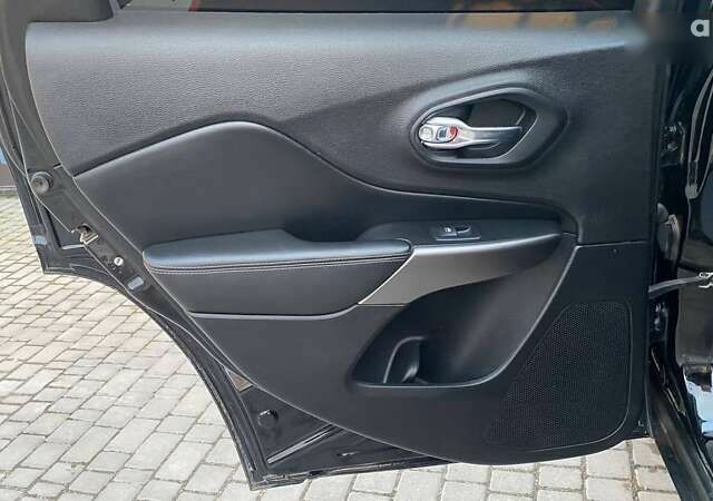 Джип Cherokee, об'ємом двигуна 0 л та пробігом 142 тис. км за 17000 $, фото 27 на Automoto.ua