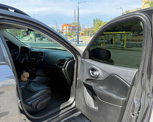 Джип Cherokee, об'ємом двигуна 2.36 л та пробігом 214 тис. км за 15999 $, фото 8 на Automoto.ua