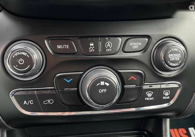 Джип Cherokee, об'ємом двигуна 3.2 л та пробігом 125 тис. км за 19000 $, фото 22 на Automoto.ua