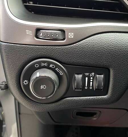 Джип Cherokee, об'ємом двигуна 3.2 л та пробігом 125 тис. км за 19000 $, фото 18 на Automoto.ua