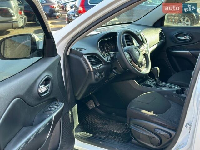 Джип Чероки, объемом двигателя 2.36 л и пробегом 156 тыс. км за 13200 $, фото 12 на Automoto.ua