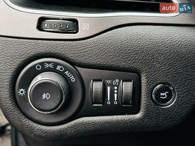 Джип Cherokee, об'ємом двигуна 3.24 л та пробігом 54 тис. км за 19500 $, фото 35 на Automoto.ua