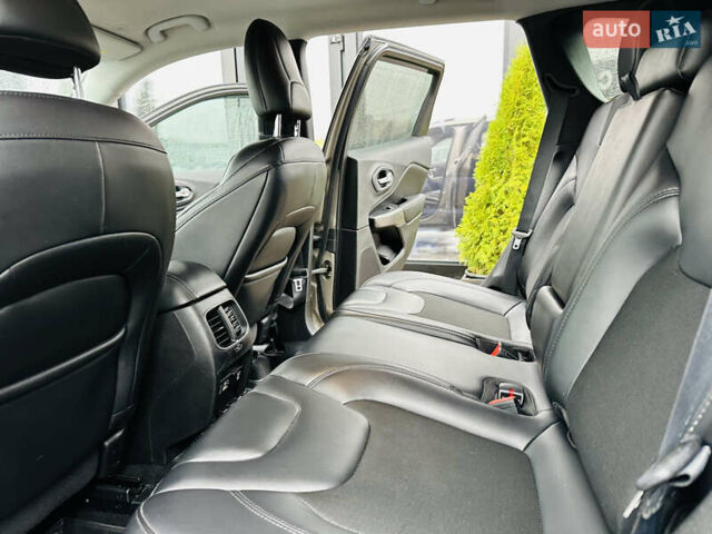 Джип Cherokee, об'ємом двигуна 3.24 л та пробігом 54 тис. км за 19500 $, фото 15 на Automoto.ua