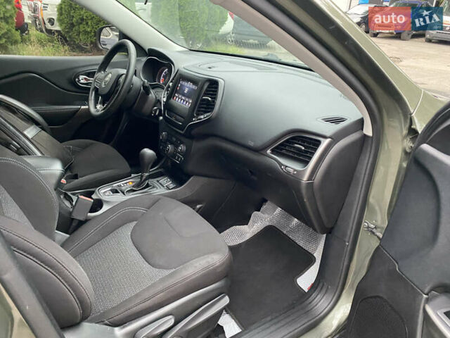 Джип Cherokee, об'ємом двигуна 2.36 л та пробігом 138 тис. км за 15000 $, фото 19 на Automoto.ua