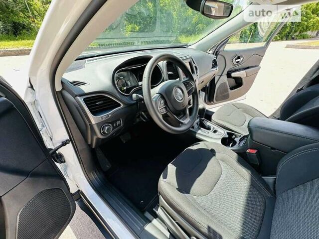 Джип Чероки, объемом двигателя 2.4 л и пробегом 27 тыс. км за 17700 $, фото 28 на Automoto.ua