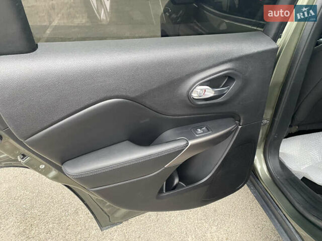 Джип Cherokee, об'ємом двигуна 2.4 л та пробігом 138 тис. км за 15000 $, фото 22 на Automoto.ua