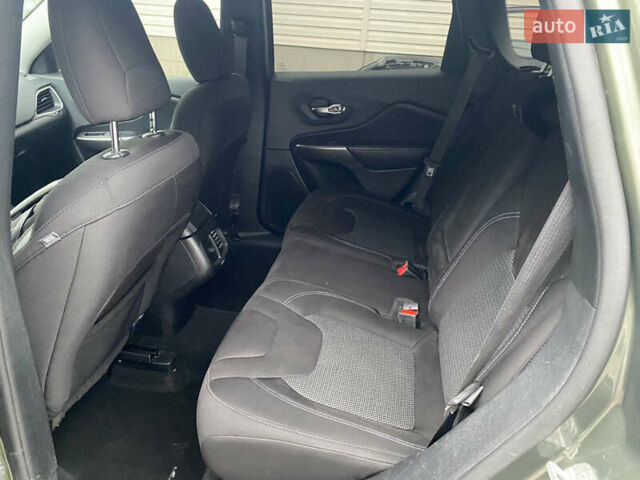 Джип Cherokee, об'ємом двигуна 2.36 л та пробігом 138 тис. км за 15000 $, фото 25 на Automoto.ua