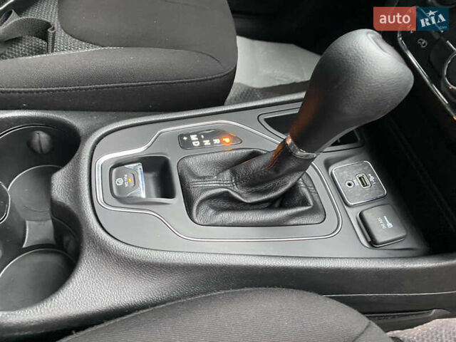 Джип Cherokee, об'ємом двигуна 2.4 л та пробігом 138 тис. км за 15000 $, фото 7 на Automoto.ua