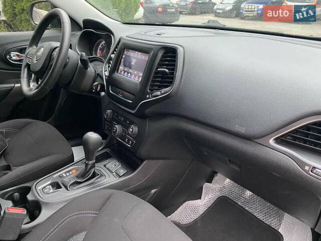 Джип Cherokee, об'ємом двигуна 2.36 л та пробігом 138 тис. км за 15000 $, фото 16 на Automoto.ua