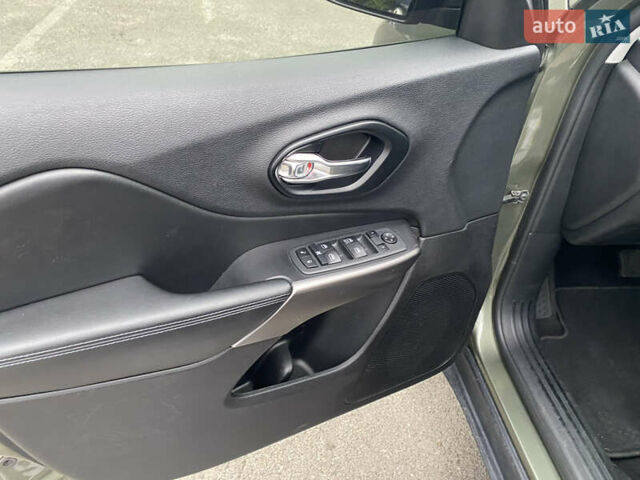 Джип Cherokee, об'ємом двигуна 2.4 л та пробігом 138 тис. км за 15000 $, фото 14 на Automoto.ua