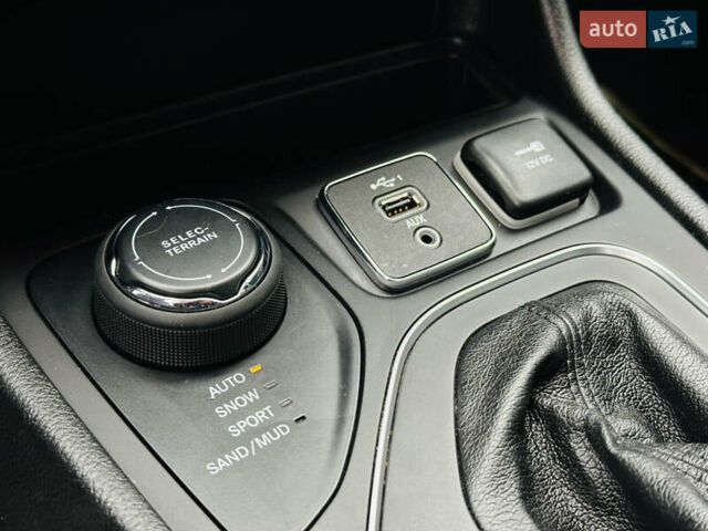 Джип Cherokee, об'ємом двигуна 3.24 л та пробігом 54 тис. км за 19500 $, фото 32 на Automoto.ua