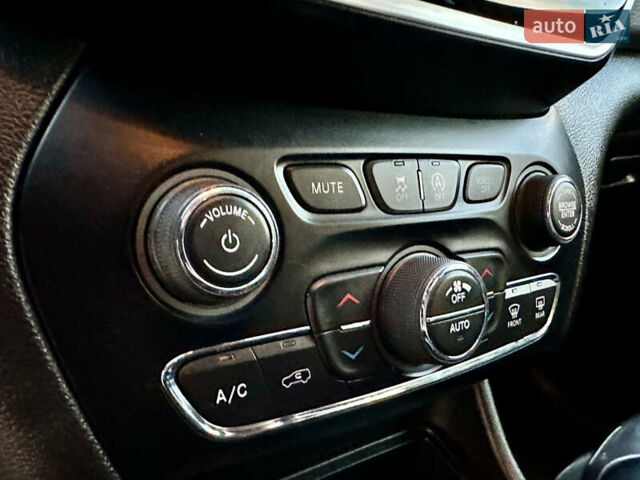 Джип Чероки, объемом двигателя 3.24 л и пробегом 159 тыс. км за 19300 $, фото 22 на Automoto.ua