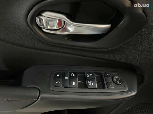 Джип Чероки, объемом двигателя 3.2 л и пробегом 3 тыс. км за 31400 $, фото 26 на Automoto.ua