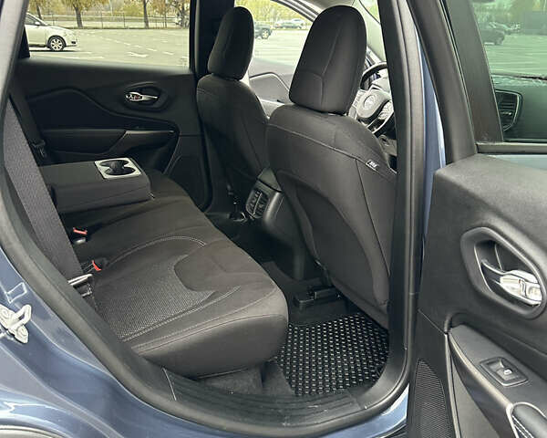 Джип Чероки, объемом двигателя 2.36 л и пробегом 80 тыс. км за 15300 $, фото 15 на Automoto.ua