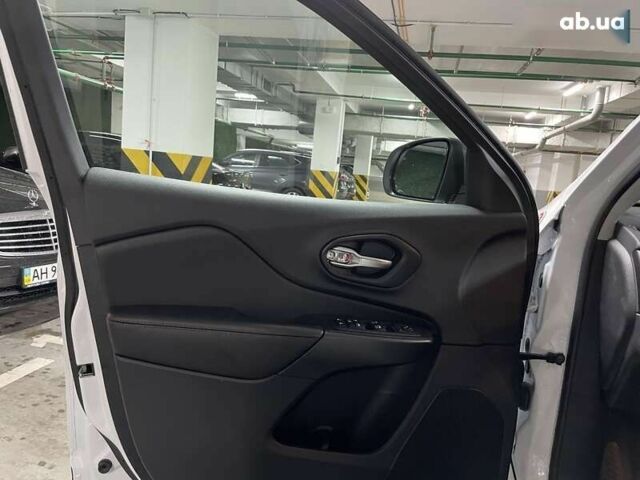 Джип Чероки, объемом двигателя 3.2 л и пробегом 3 тыс. км за 31400 $, фото 25 на Automoto.ua