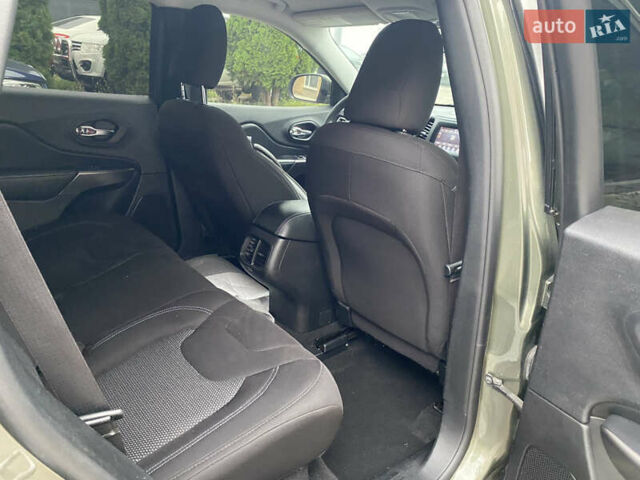 Джип Cherokee, об'ємом двигуна 2.36 л та пробігом 138 тис. км за 15000 $, фото 8 на Automoto.ua