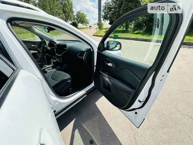 Джип Чероки, объемом двигателя 2.4 л и пробегом 27 тыс. км за 17700 $, фото 25 на Automoto.ua