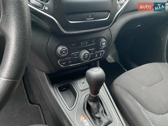 Джип Cherokee, об'ємом двигуна 2.4 л та пробігом 138 тис. км за 15000 $, фото 13 на Automoto.ua