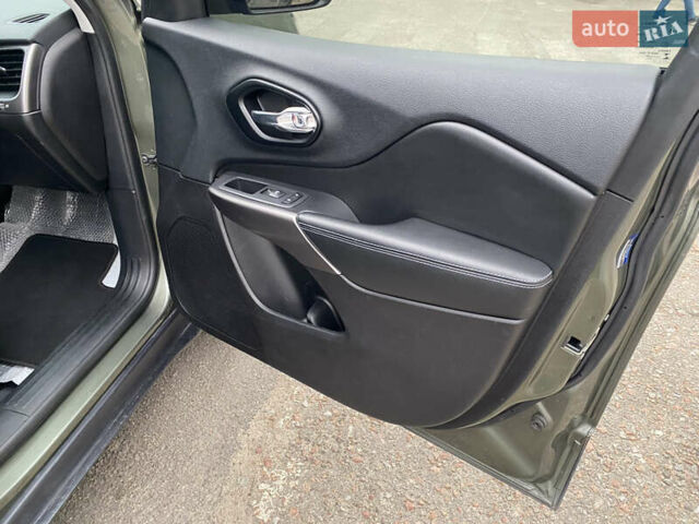 Джип Cherokee, об'ємом двигуна 2.36 л та пробігом 138 тис. км за 15000 $, фото 26 на Automoto.ua