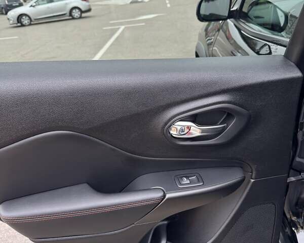 Джип Чероки, объемом двигателя 3.24 л и пробегом 26 тыс. км за 30900 $, фото 33 на Automoto.ua