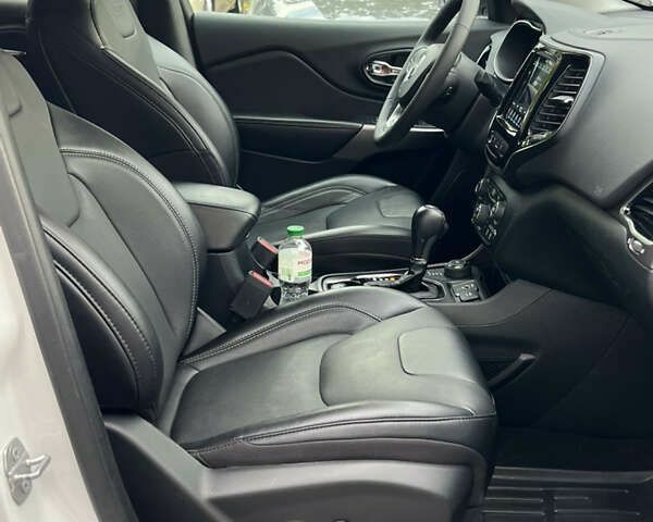 Джип Cherokee, об'ємом двигуна 2 л та пробігом 27 тис. км за 23500 $, фото 29 на Automoto.ua