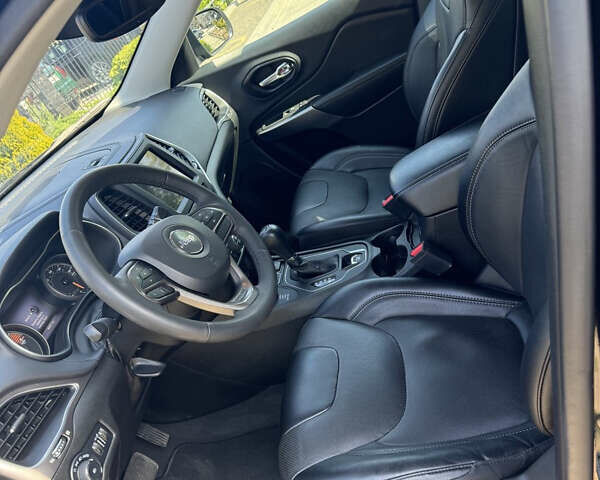 Джип Cherokee, об'ємом двигуна 3.2 л та пробігом 85 тис. км за 18500 $, фото 8 на Automoto.ua