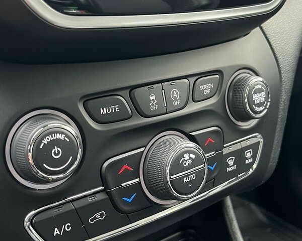 Джип Cherokee, об'ємом двигуна 2 л та пробігом 27 тис. км за 23500 $, фото 20 на Automoto.ua