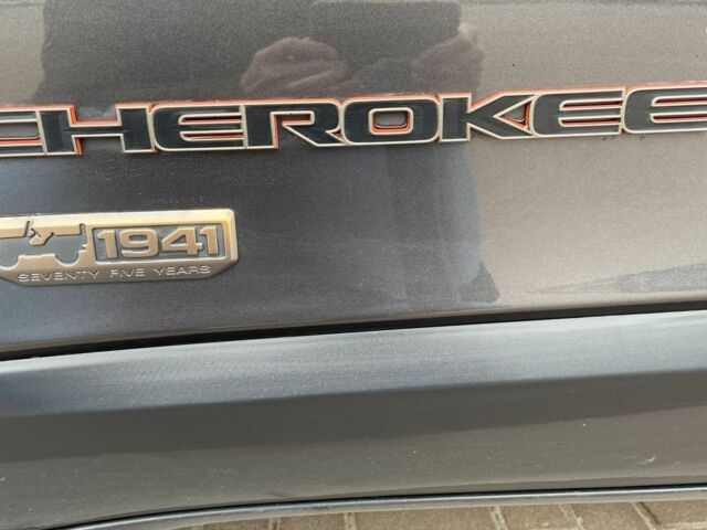 Джип Cherokee 2016 у Хмельницькому на Automoto.ua Сірий Джип Cherokee, об'ємом двигуна 0 л та пробігом 136 тис. км за 16700 $, фото 7 на Automoto.ua