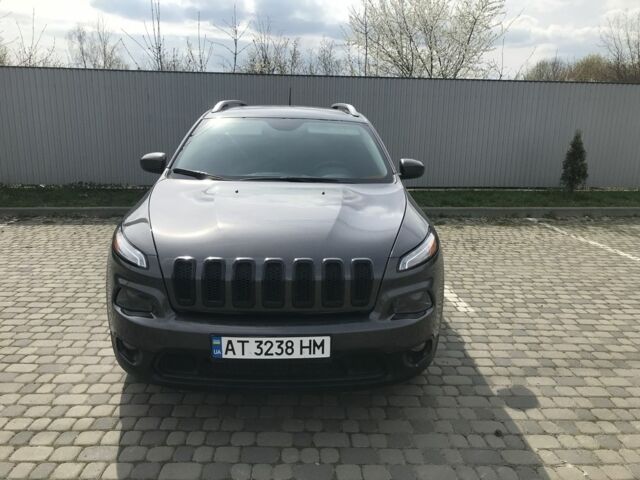 Серый Джип Чероки, объемом двигателя 2.4 л и пробегом 111 тыс. км за 14500 $, фото 4 на Automoto.ua