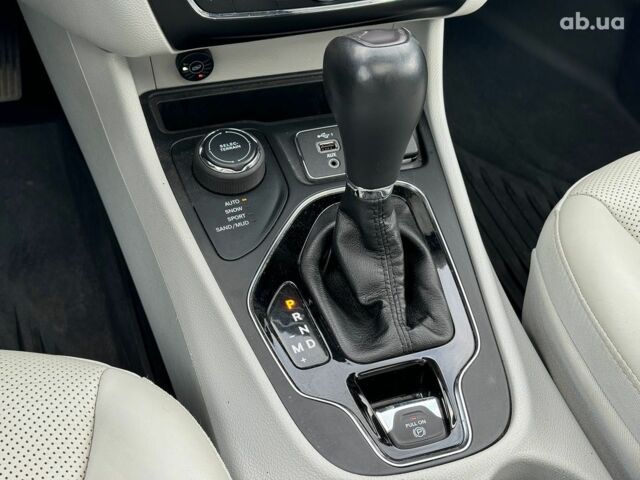 Сірий Джип Cherokee, об'ємом двигуна 3.2 л та пробігом 108 тис. км за 21290 $, фото 33 на Automoto.ua