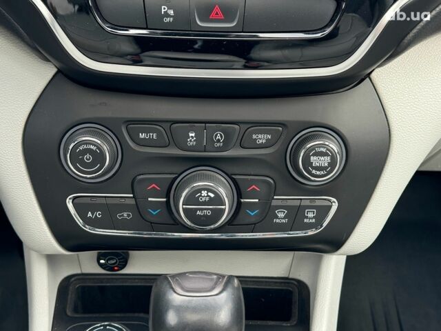 Сірий Джип Cherokee, об'ємом двигуна 3.2 л та пробігом 108 тис. км за 21290 $, фото 32 на Automoto.ua