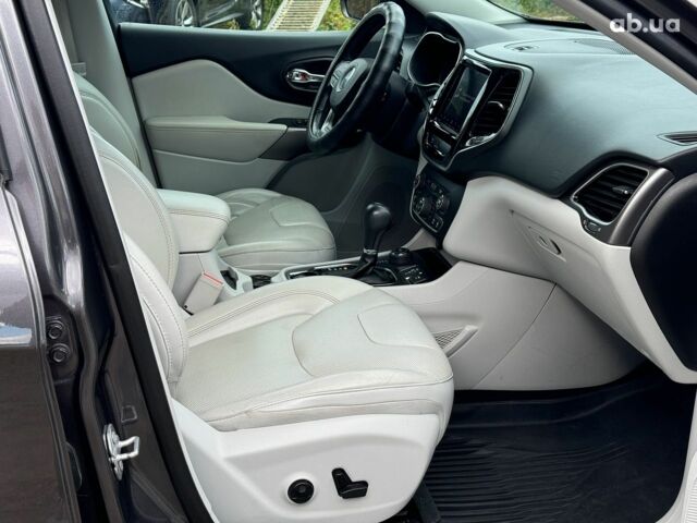 Сірий Джип Cherokee, об'ємом двигуна 3.2 л та пробігом 108 тис. км за 21290 $, фото 26 на Automoto.ua