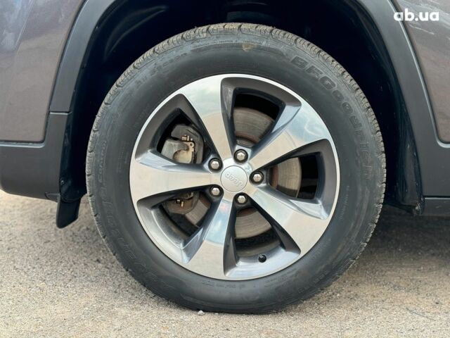 Сірий Джип Cherokee, об'ємом двигуна 3.2 л та пробігом 108 тис. км за 21290 $, фото 10 на Automoto.ua