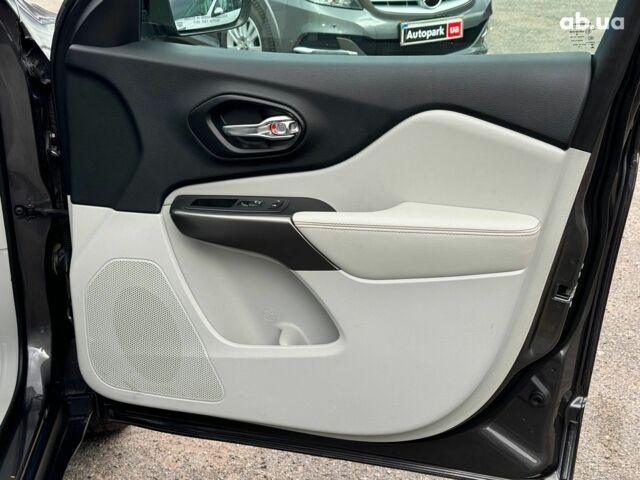 Сірий Джип Cherokee, об'ємом двигуна 3.2 л та пробігом 108 тис. км за 21290 $, фото 25 на Automoto.ua